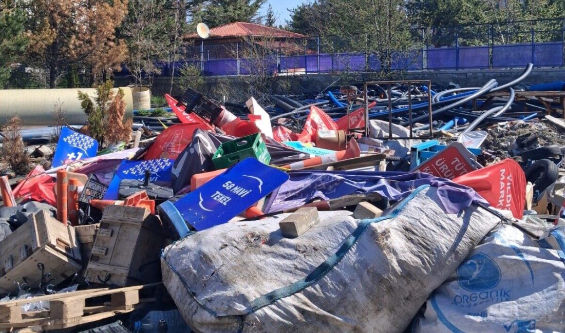 Sivas Belediyesi Zabıta Müdürlüğü ekipleri, yaya güvenliğini tehlikeye atan ve