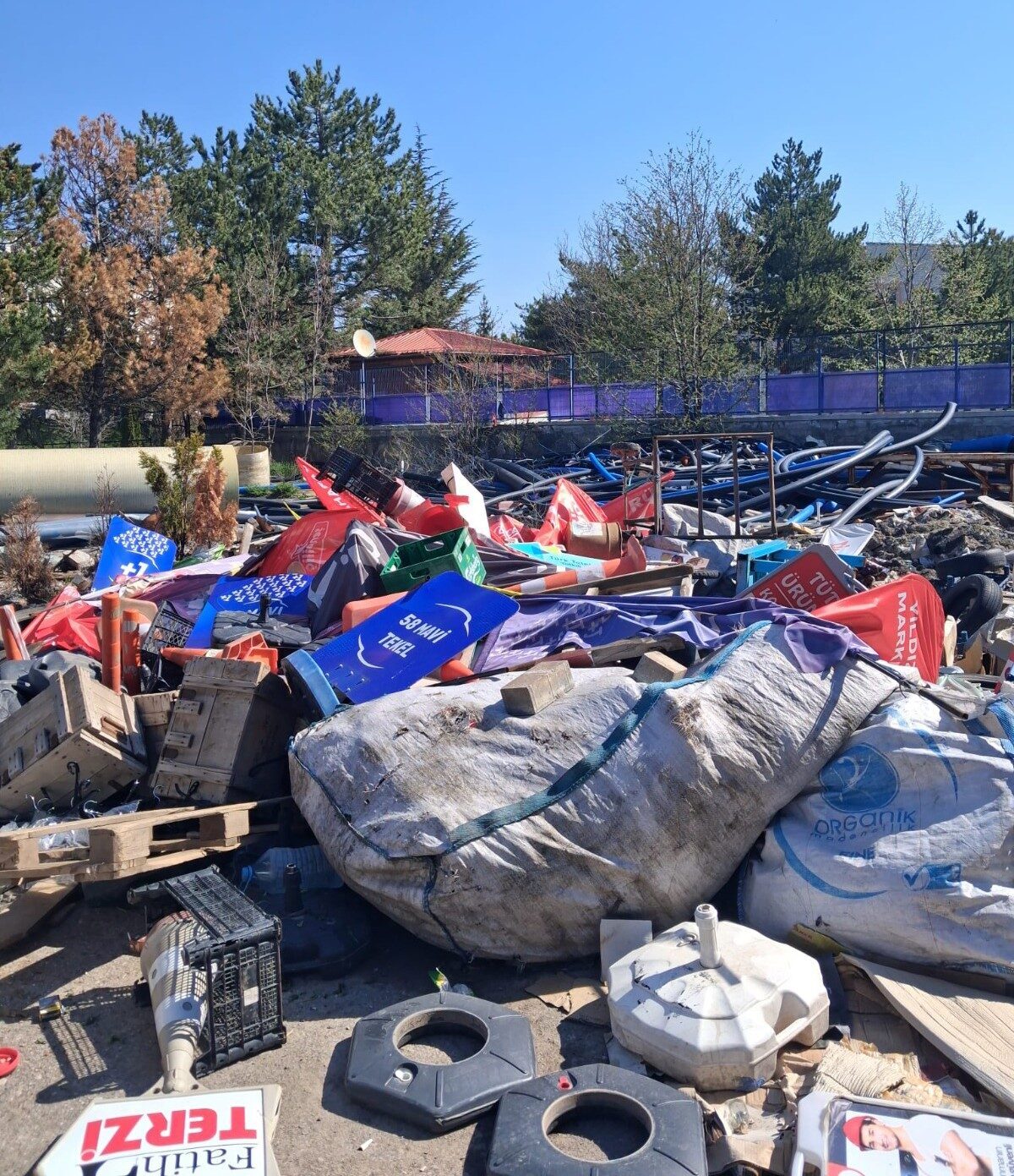 Sivas Belediyesi Zabıta Müdürlüğü ekipleri, yaya güvenliğini tehlikeye atan ve