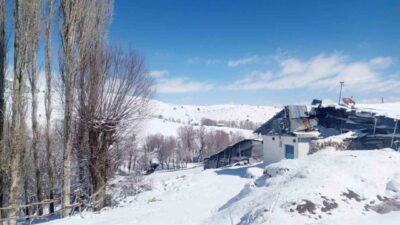 Baharı bekleyen Sivas’ta hava sıcaklıklarının düşmesi ile yüksek kesimler yeniden