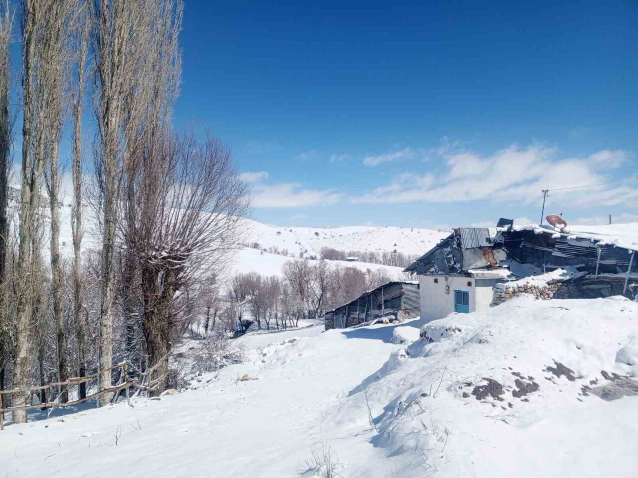 Baharı bekleyen Sivas’ta hava sıcaklıklarının düşmesi ile yüksek kesimler yeniden