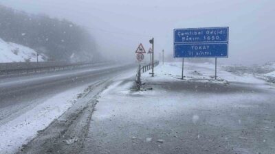 Sivas’ta yüksek kesimlerde etkili olan kar yağışı nedeniyle geçitler karla