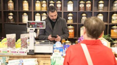 KIRŞEHİR (İHA) – Kırşehir’de aktarlar, baharda havaların soğuk seyretmesiyle birlikte