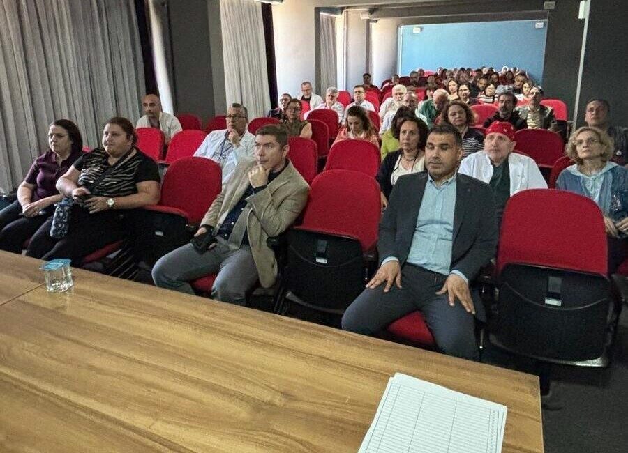 Aydın’ın Söke ilçesinde Fehime Faik Kocagöz Devlet Hastanesi’nde sağlık personeline