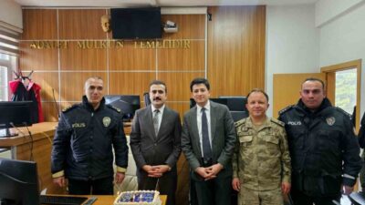 Bitlis’in Tatvan ilçesinde Polis Haftası kapsamında, duruşma güvenliğini sağlayan polis