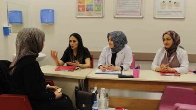 Bitlis’te Tatvan Devlet Hastanesi Gebe Okulu’nda yürütülen eğitim programlarıyla anne