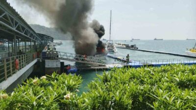 Tayland’daki turistik Phuket Adası’nda iskelede bulunan bir teknede meydana gelen