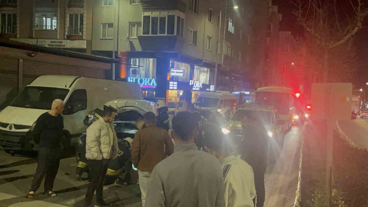 Tekirdağ Çorlu’da gece yarısı alkollü sürücünün kullandığı hafif ticari araç