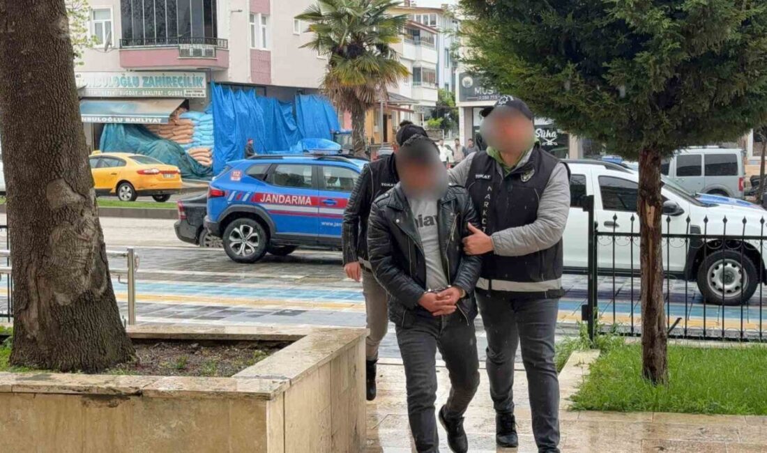 Tokat’ta tır dorsesindeki hasarlı araçta yapılan aramada 2.7 kilogram metamfetamin
