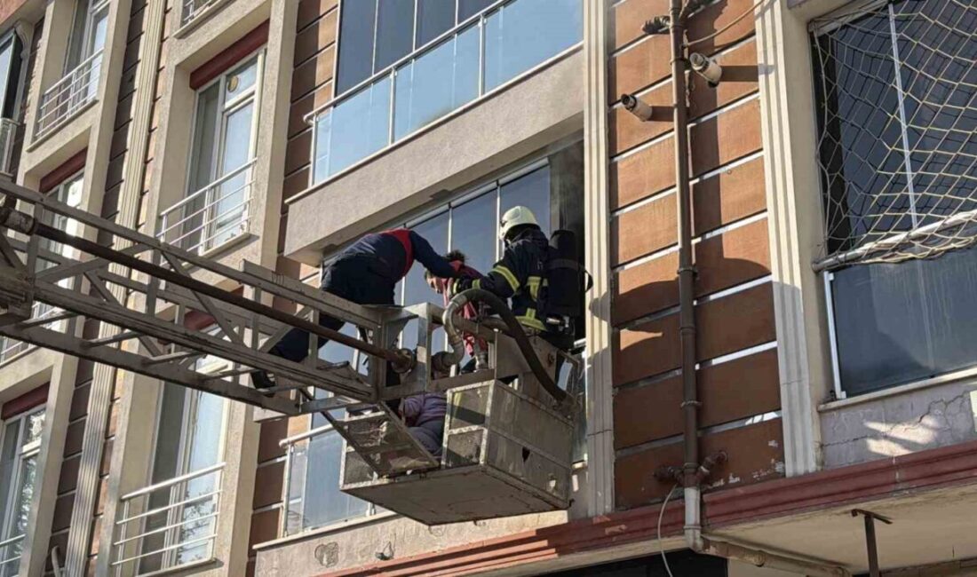 Tokat’ın Erbaa ilçesinde bir apartman dairesinde çıkan yangın paniğe neden