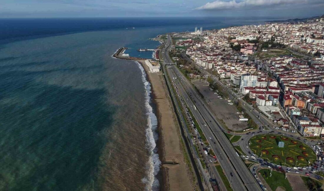 Trabzon’da etkili olan fırtına sonrası dalgaların vurduğu dolgu sahasının toprağı