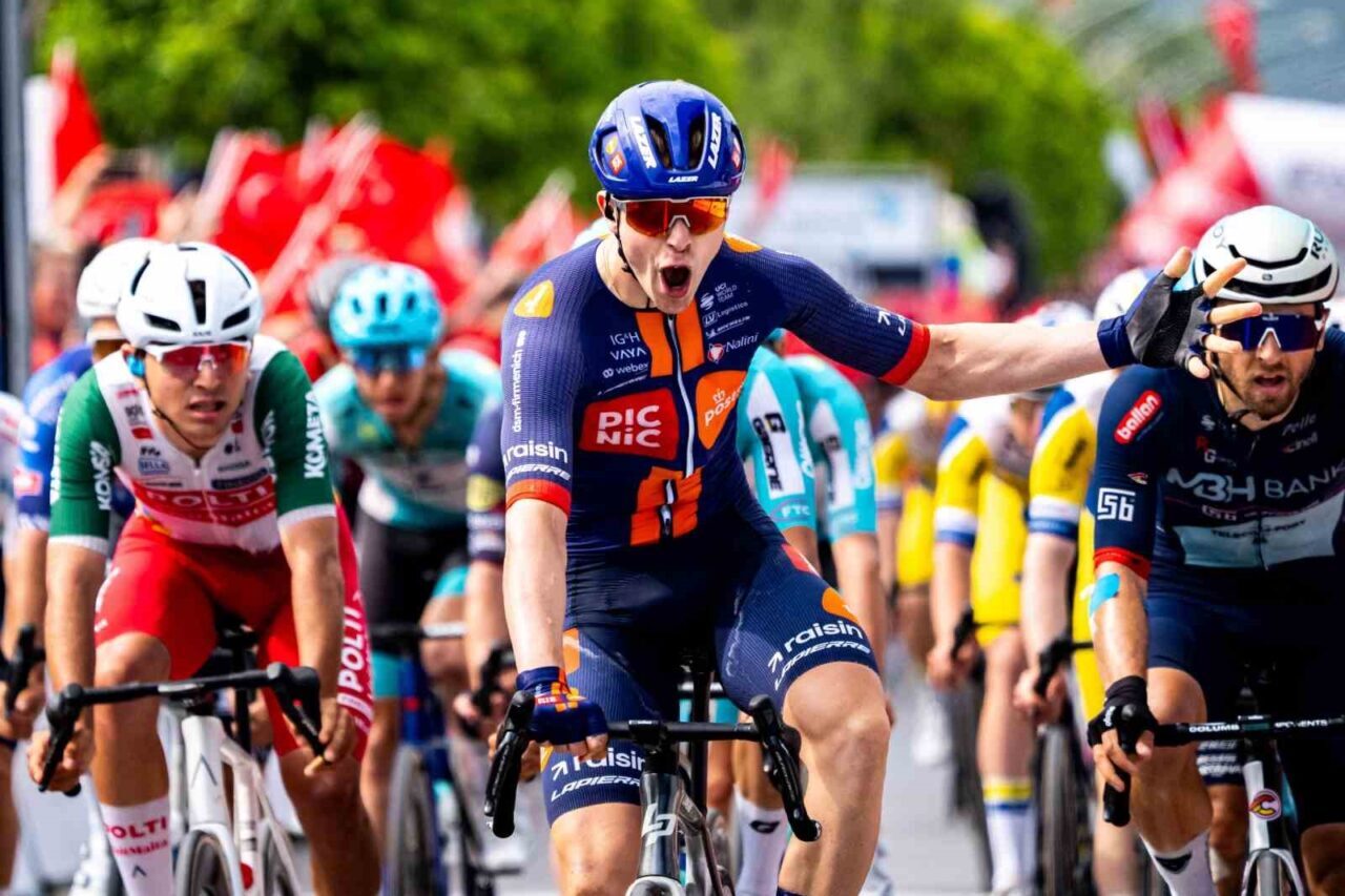 61. Cumhurbaşkanlığı Türkiye Bisiklet Turu’nun 180.7 kilometrelik Patara-Kemer etabını Team