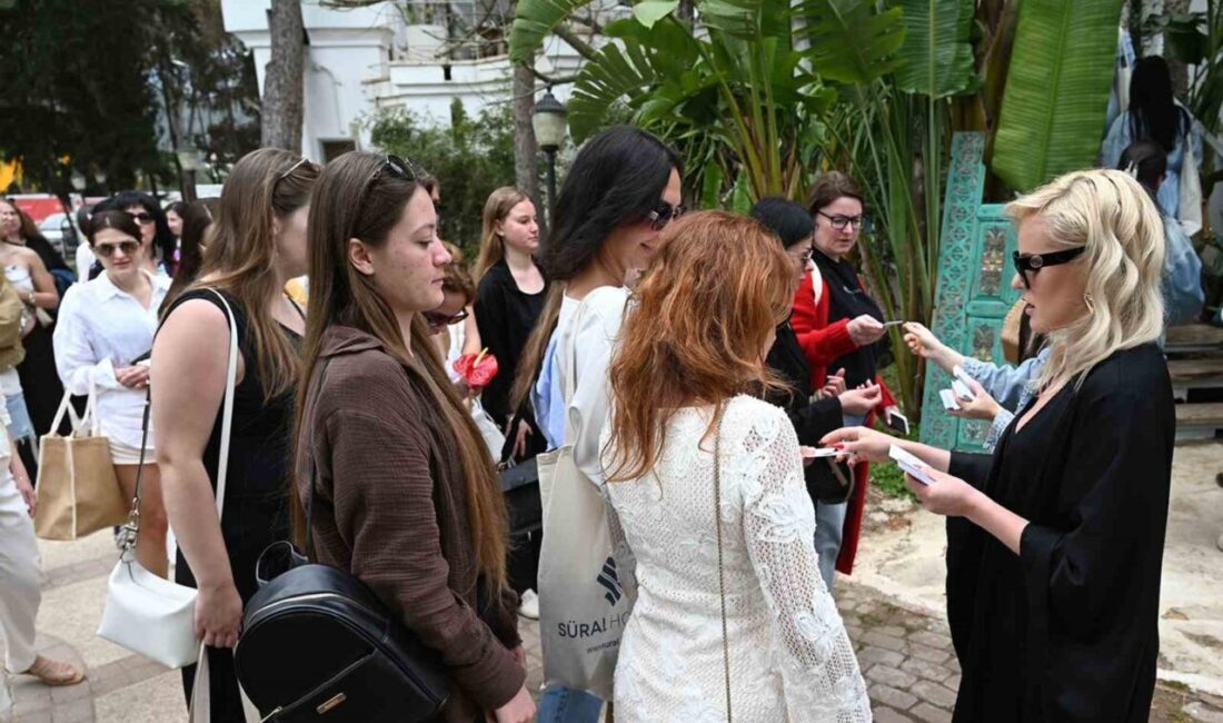 Ukrayna’dan gelen 100 seyahat acentesi yetkilisi, Kemer’de turistik tesisleri ziyaret