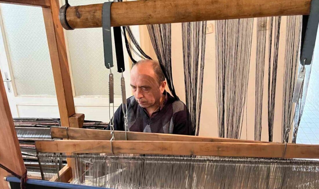 Denizli’nin Buldan ilçesinde dokuma ve ulama ustası Ahmet Salih, ata