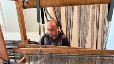 Denizli’nin Buldan ilçesinde dokuma ve ulama ustası Ahmet Salih, ata