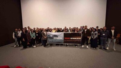 Elazığ’da Fırat Üniversitesi öğrencileri “Savaş Karartır, Sanat Aydınlatır” sloganlı sosyal