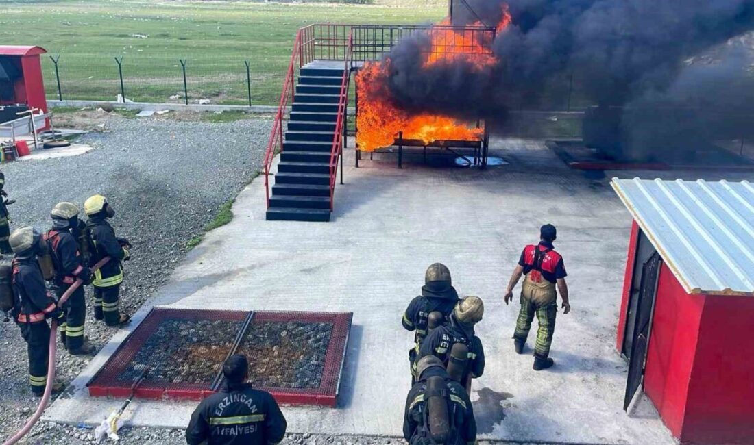 Erzincan’da üniversite öğrencilerine yönelik uygulamalı temel itfaiyecilik eğitimi veriliyor. Belediye