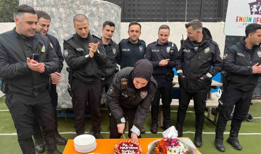 İstanbul’un Üsküdar ilçesinde anaokulu öğrencileri, 10 Nisan Polis Haftası ve