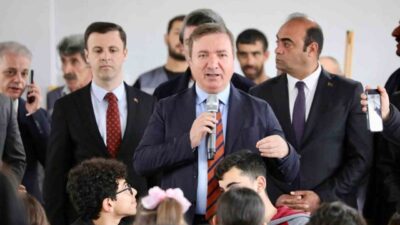 Vali Hamza Aydoğdu, Üzümlü ilçesine bağlı Altınbaşak beldesinde öğrenciler ve