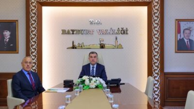 Bayburt Valisi Mustafa Eldivan, İçişleri Bakanı Mustafa Çiftçi ile Aile