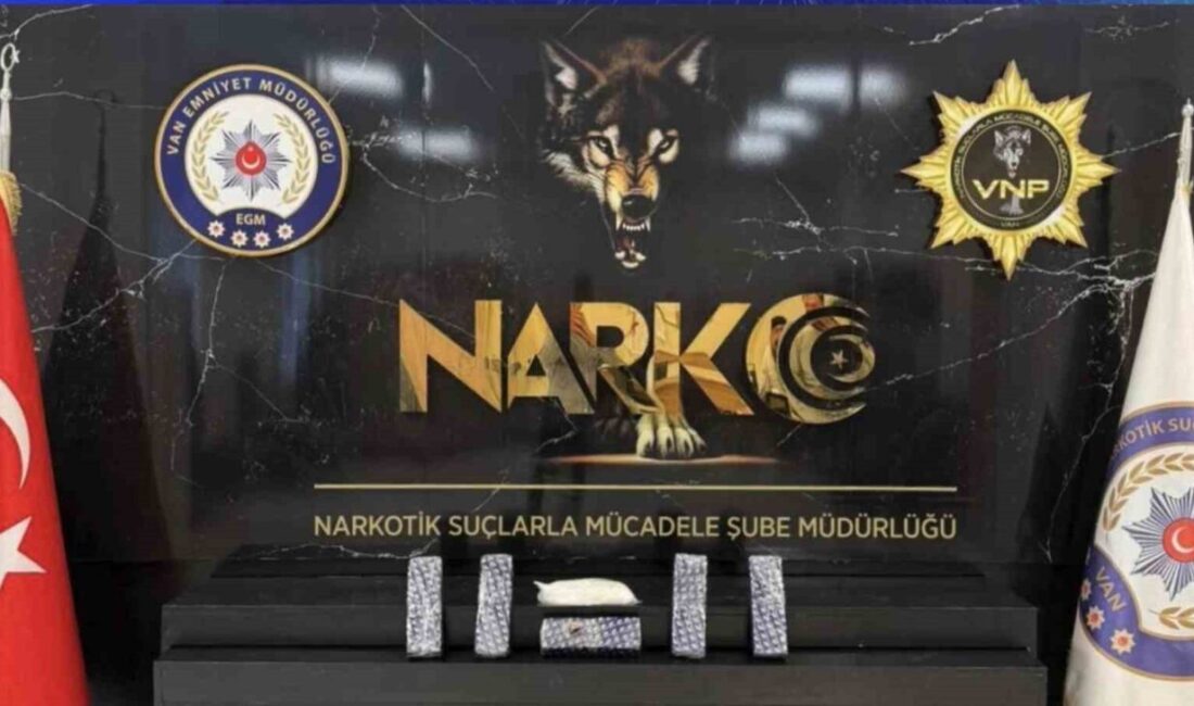 Van’da polis ekiplerince düzenlenen operasyonlarda 4 kilo 260 gram eroin