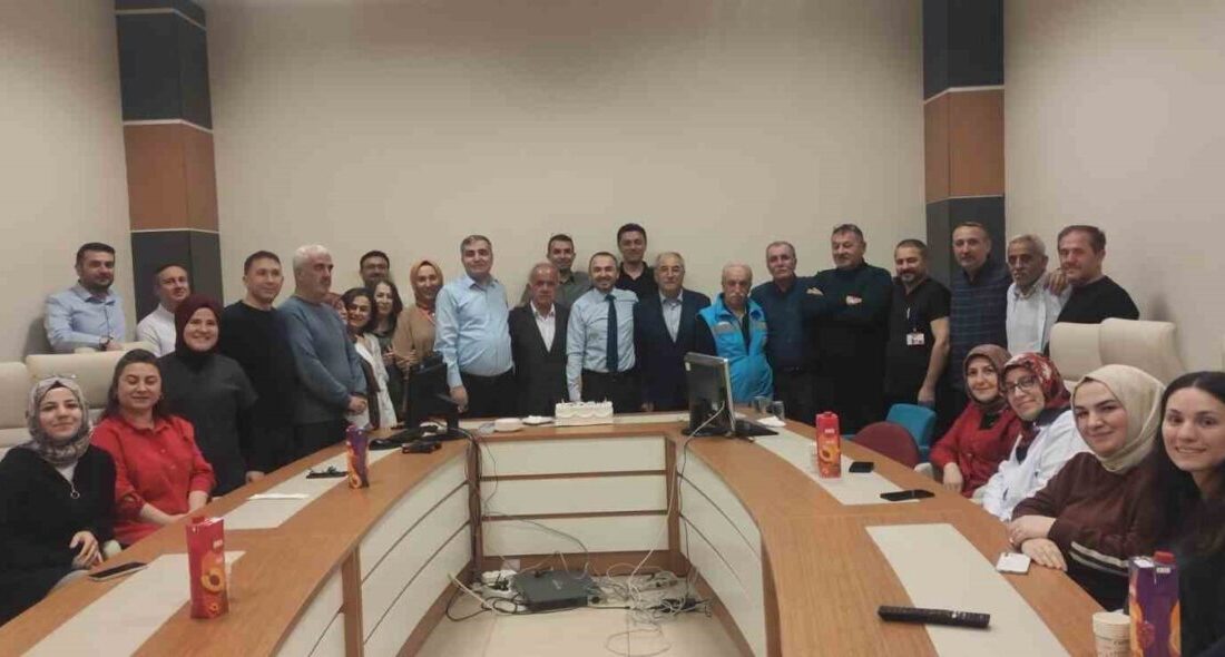 Samsun’un Vezirköprü ilçesinde bulunan Vezirköprü Devlet Hastanesi’nde emekliliğe ayrılan sağlık