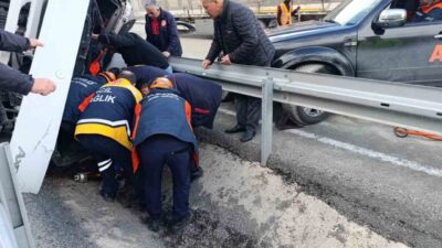Gümüşhane’nin Tekke beldesinde, Gümüşhane istikametine seyir halindeki tırın virajı alamayarak