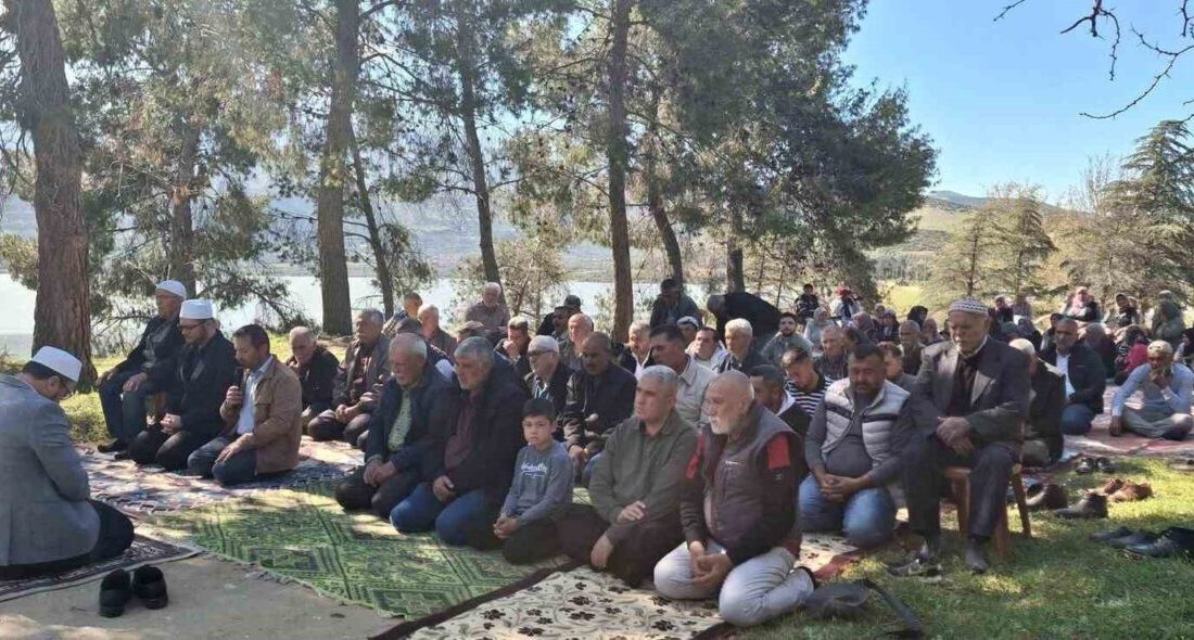 Manisa’nın Sarıgöl ilçesine bağlı Afşar Mahallesi’nde çiftçiler, bu yıl etkili