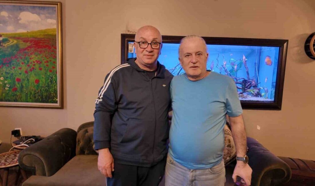 Samsun’un Bafra ilçesinde çocuk yaşta birbirinden ayrılan 2 arkadaş, yaklaşık