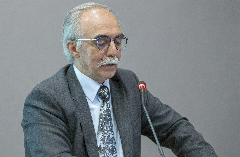 Dr. Hayati Bice, yeni baskısı yapılan “Türklerin Pîri Hoca Ahmed