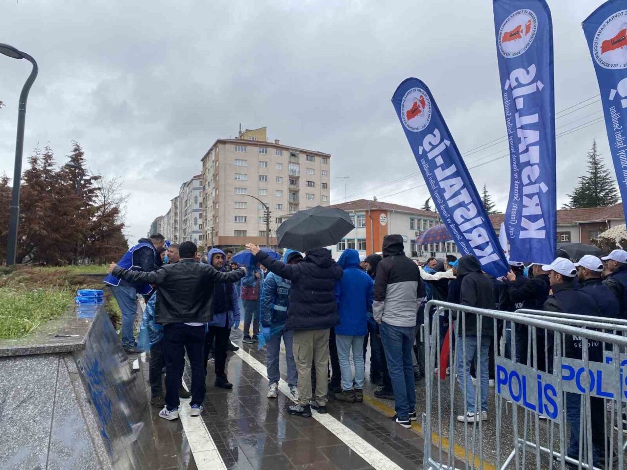 Eskişehir’de 1 Mayıs kutlamaları çerçevesinde Hatboyu ve Zübeyde Hanım caddeleri