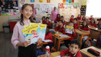 Amasya’da 11 yaşındaki kız öğrenci hikaye kitabı yazdı. İlgi gören