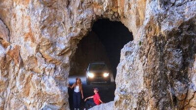 Erzincan’ın Kemaliye ilçesinde yer alan ve “dünyanın en zorlu yolları”