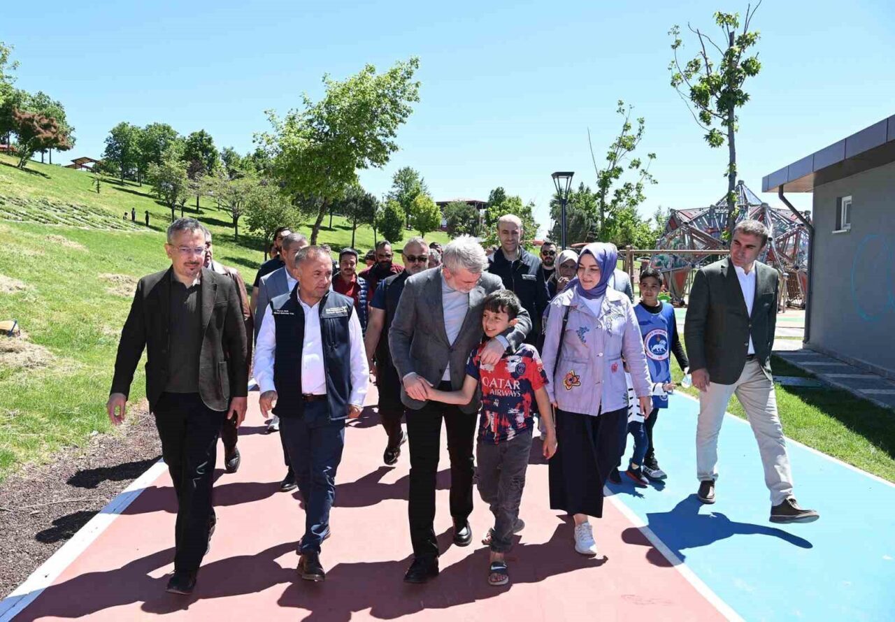 Kahramanmaraş’ta modern spor alanları, sosyal donatıları ve yenileme işlemleri tamamlanan