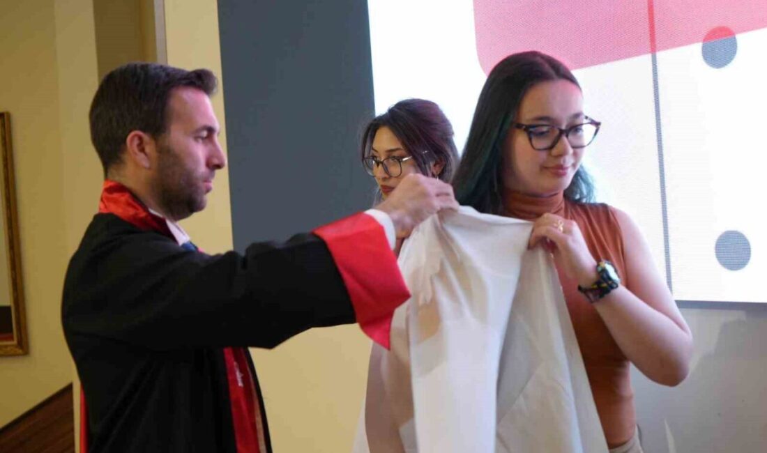 Kastamonu Üniversitesi Veteriner Fakültesi’nde eğitim gören 160 öğrenci, beyaz önlüklerini