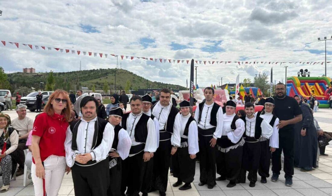 Ankara Sincan Belediyesi tarafından gerçekleştirilen ‘19 Mayıs Gençlik Festivali’ kortej