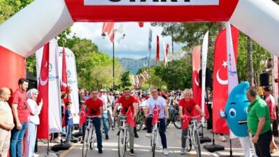 Denizli Büyükşehir Belediyesi’nin düzenlediği “Umuda Pedal Çevir” Bisiklet Şenliği’nde pedallar,