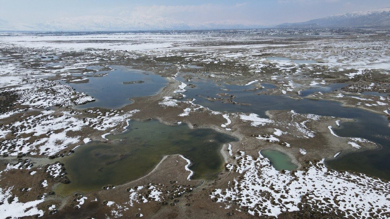 Erzincan’daki Ekşisu Mesire Alanı, dünyada ender rastlanan doğal oluşumlarından biriyle