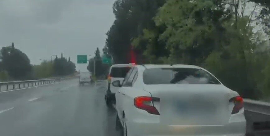Sakarya’da düzenlenen silah kaçakçılığı operasyonunda, İstanbul’dan temin ettikleri ruhsatsız silahları