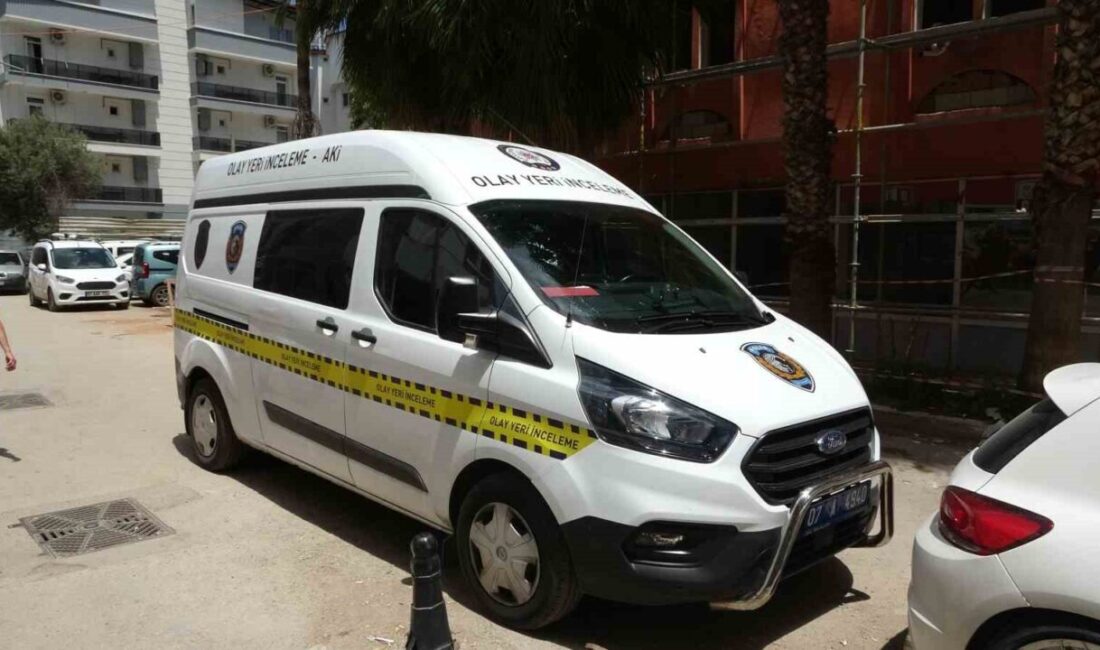 Antalya’da havalimanında çalıştığı öğrenilen 36 yaşındaki Semih Abbak, yalnız yaşadığı