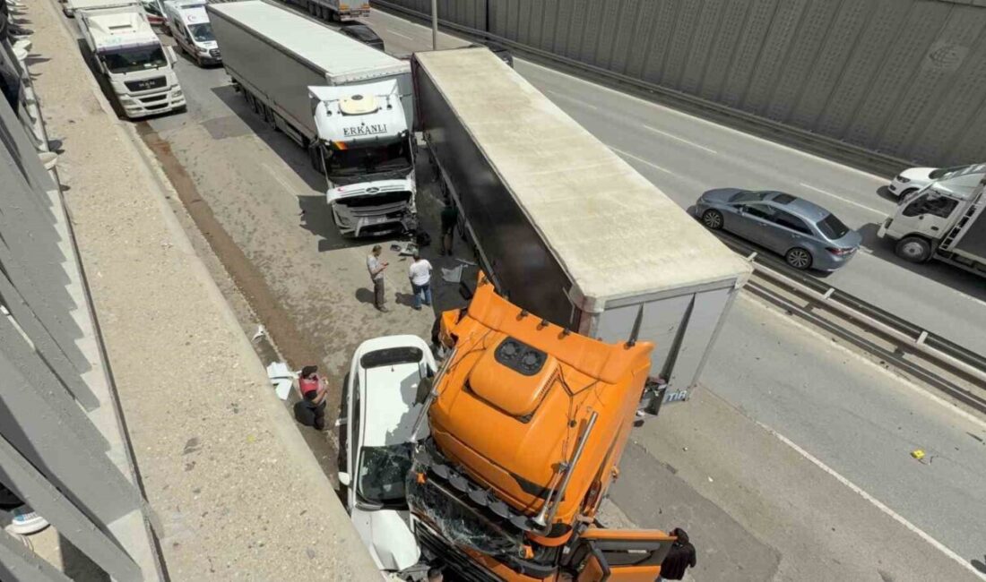 Eskişehir’de iki tır ve bir otomobilin karıştığı kazayı 3 sürücü
