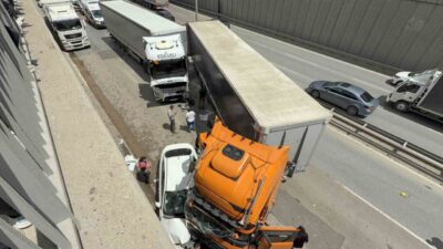 Eskişehir’de iki tır ve bir otomobilin karıştığı kazayı 3 sürücü