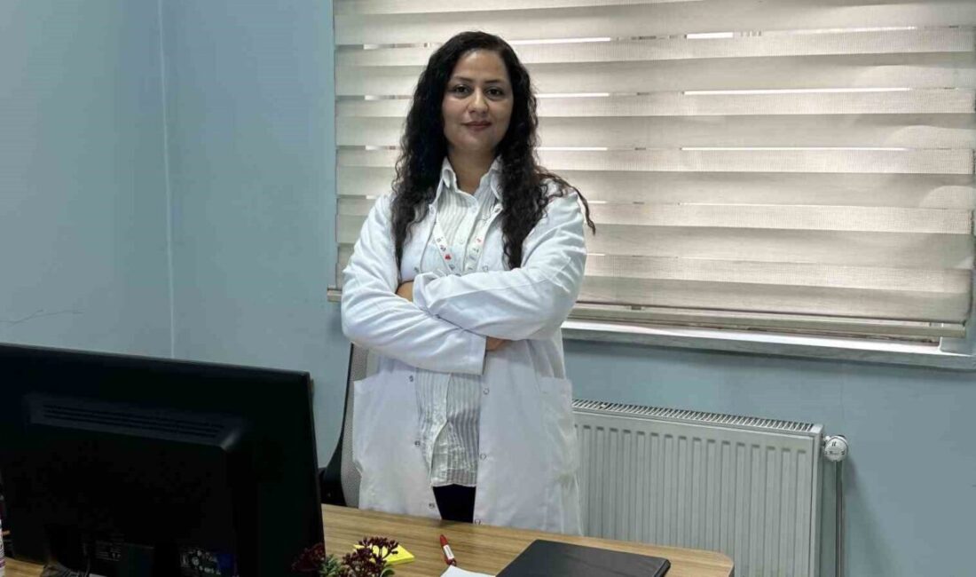 Hakkari’nin Yüksekova ilçesinde 20 yıldır sigara kullanan hemşire Sevda Derinsu,