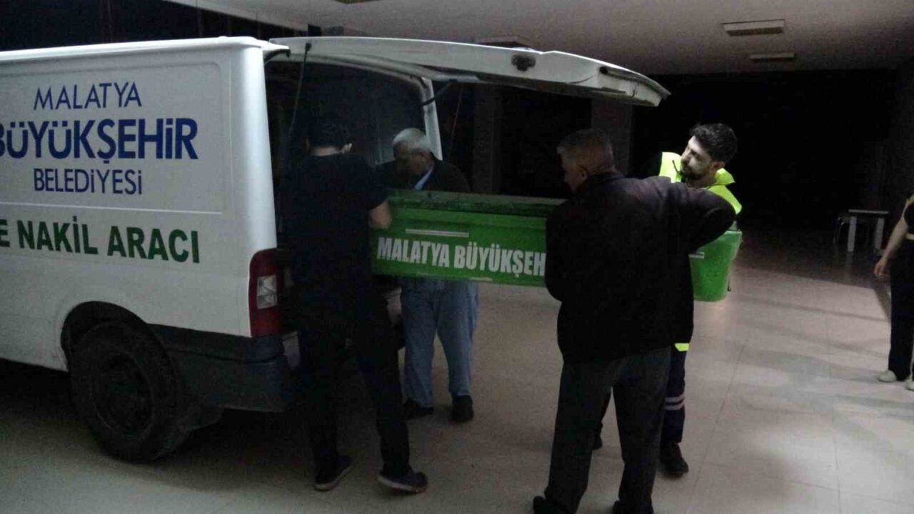 Malatya’da epilepsi ve şizofreni hastası olduğu belirtilen 24 yaşındaki genç,