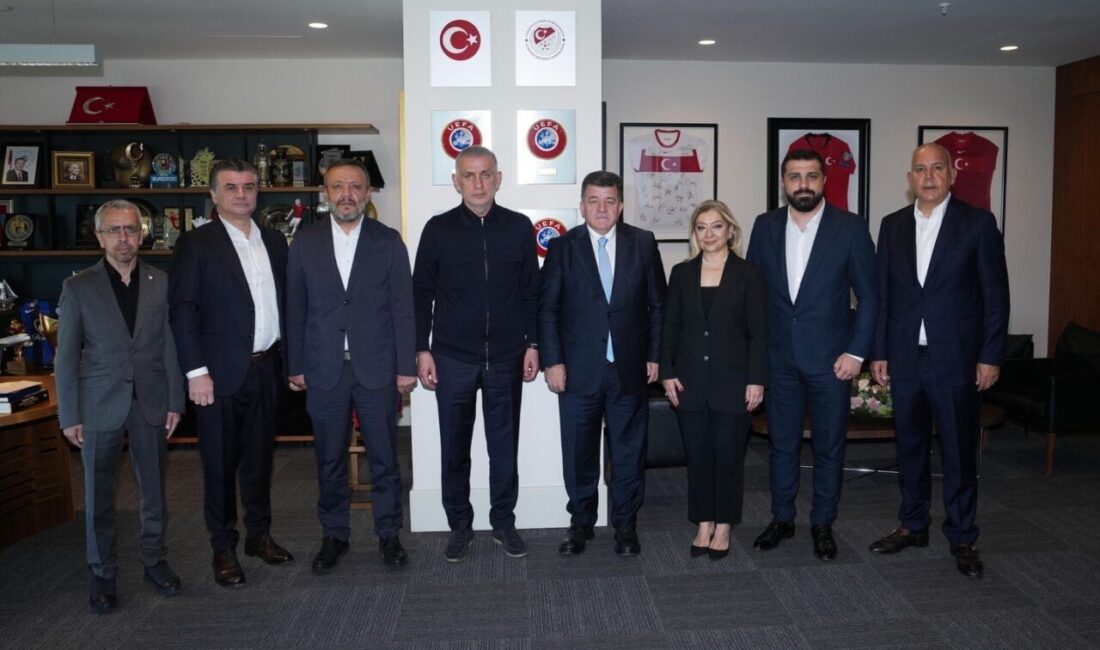 24Erzincanspor Kulübü yönetimi, Türkiye Futbol Federasyonu Başkanı İbrahim Hacıosmanoğlu’nu ziyaret