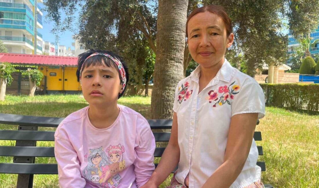 Antalya’nın Alanya ilçesinde, 47 yaşındaki Kazakistanlı Dinara Kutlu, 2,5 yaşına