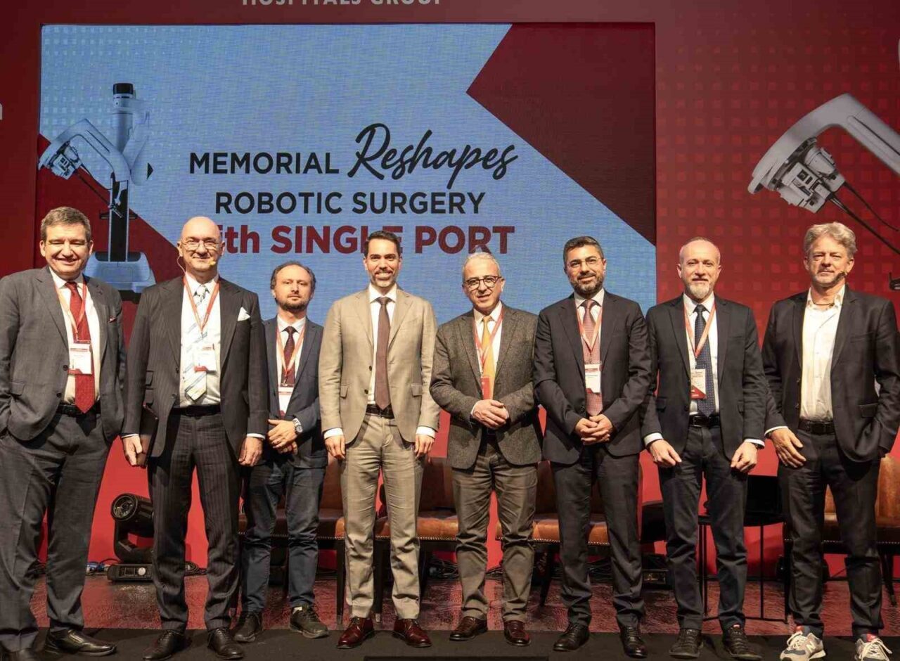 İstanbul’da düzenlenen uluslararası Single Port Robotik Cerrahi toplantısında 30 ülkeden