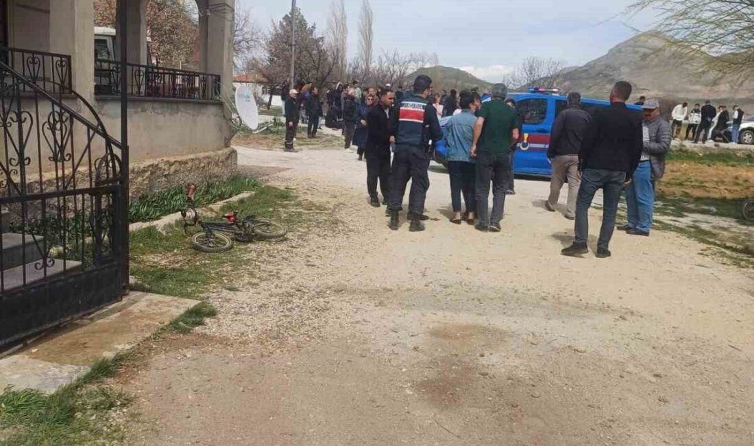 Kayseri’nin Tomarza ilçesinde bir kişi eşini tabancayla öldürdükten sonra intihar