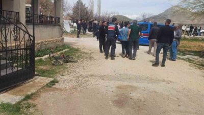 Kayseri’nin Tomarza ilçesinde bir kişi eşini tabancayla öldürdükten sonra intihar