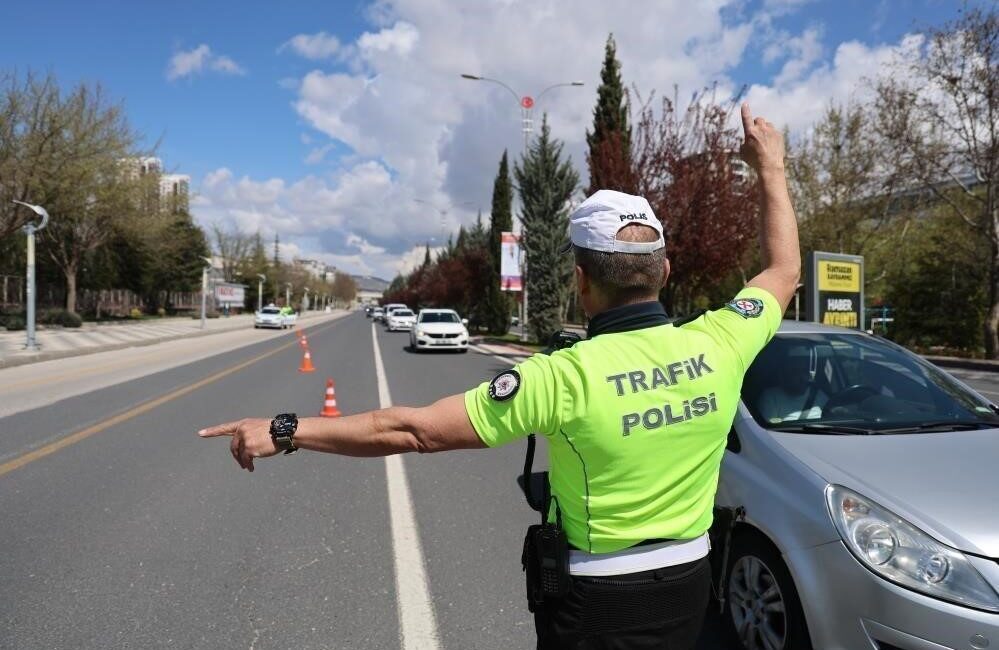 Düzce’de İl Emniyet Müdürlüğüne bağlı trafik ekipleri tarafından yapılan denetimlerde