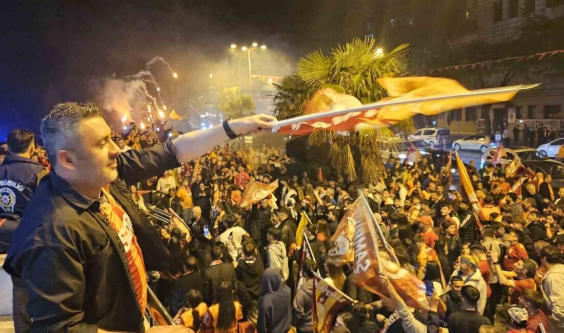 Galatasaray’ın şampiyonluğunu ilan etmesiyle Zonguldak sokakları korna ve kutlama sesleriyle